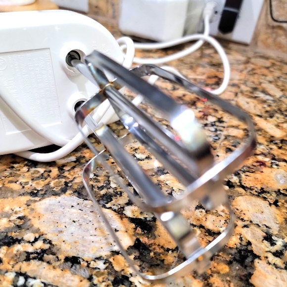 Hamilton Beach Power Deluxe 6-Speed Electric Hand Mixer - Picture 2 of 2